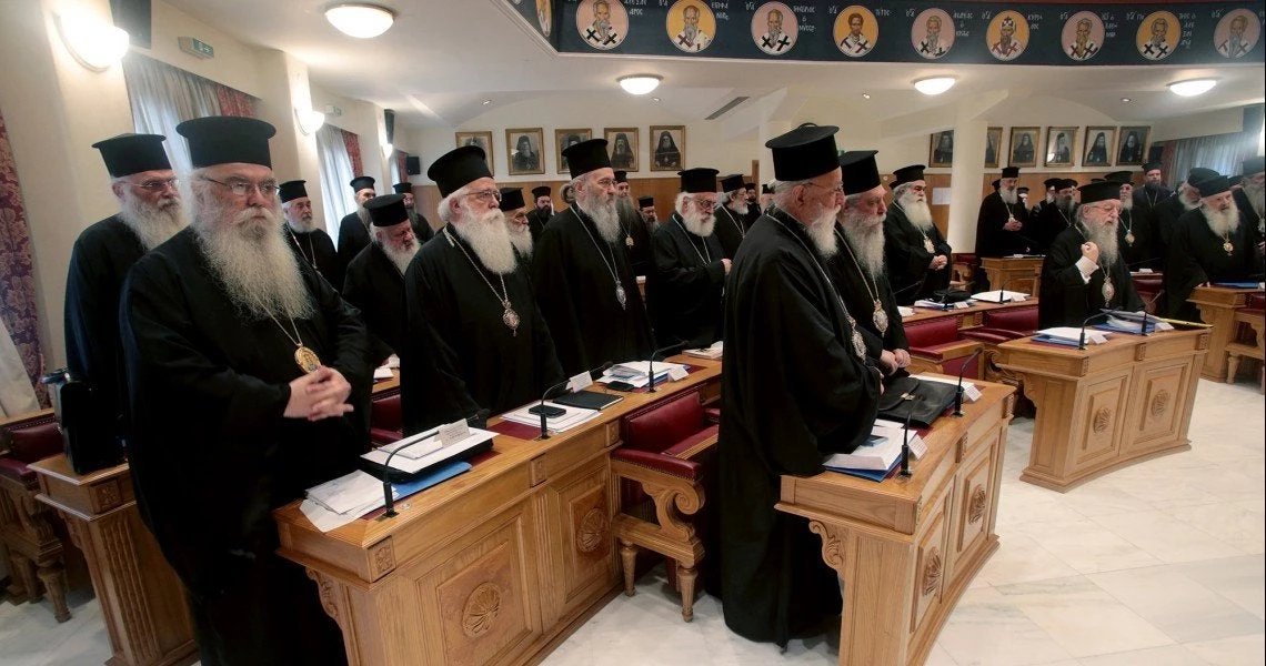 Δεν περνάει η συμφωνία Τσίπρα-Ιερώνυμου – Στο Δημόσιο μένουν οι κληρικοί